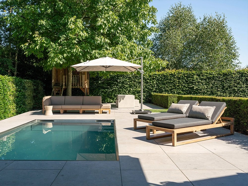 inrichting-terras-met-zwembad
