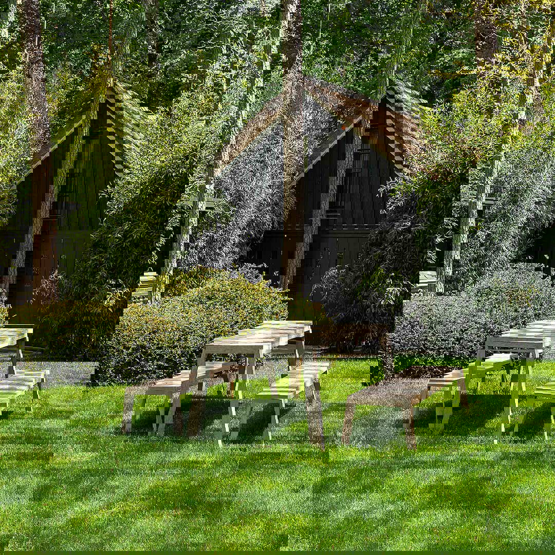 vergrijsde teakhouten tuinset