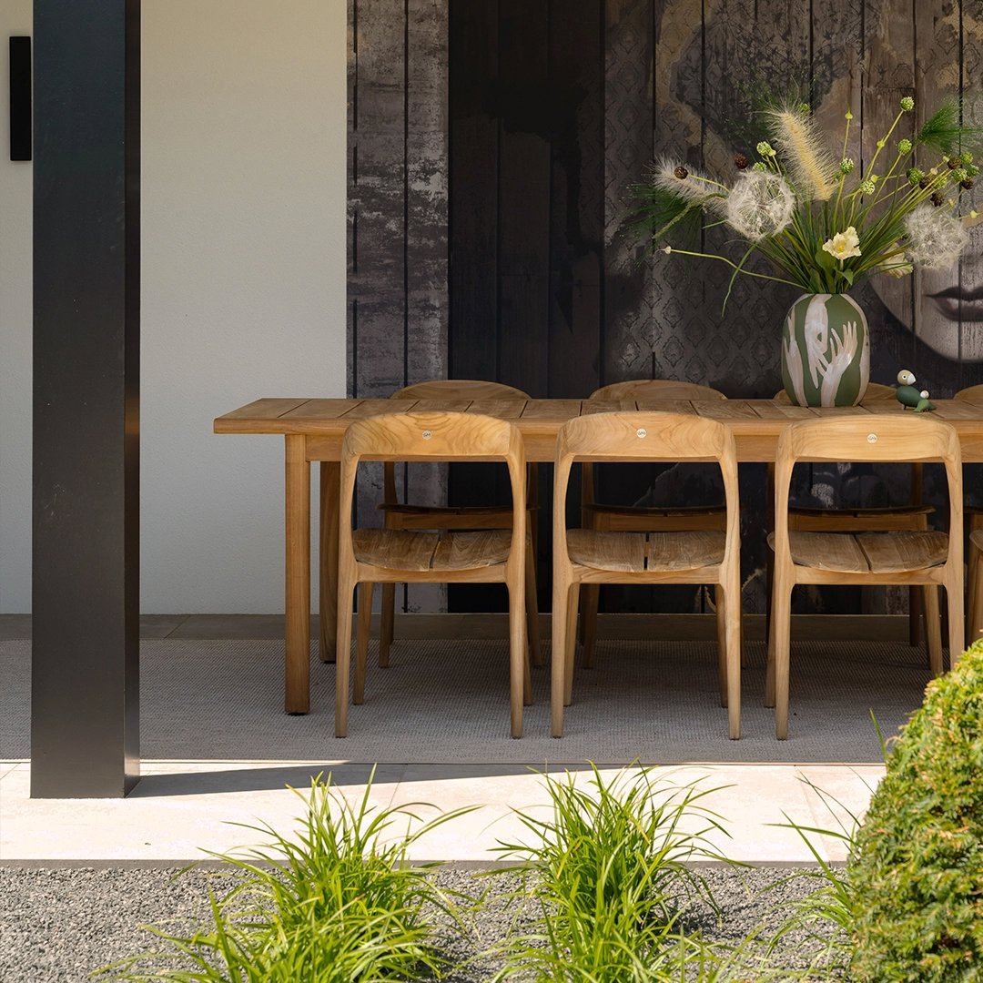 Kruk met armleuningen Faz van Vondom, modern design voor buiten Kruk met armleuningen Faz van Vondom, modern design voor buiten