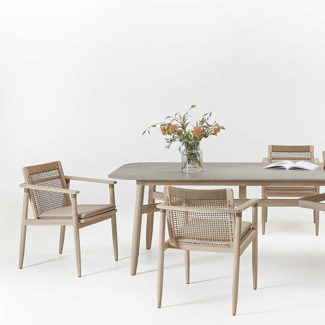 vergrijsde teak meubelen