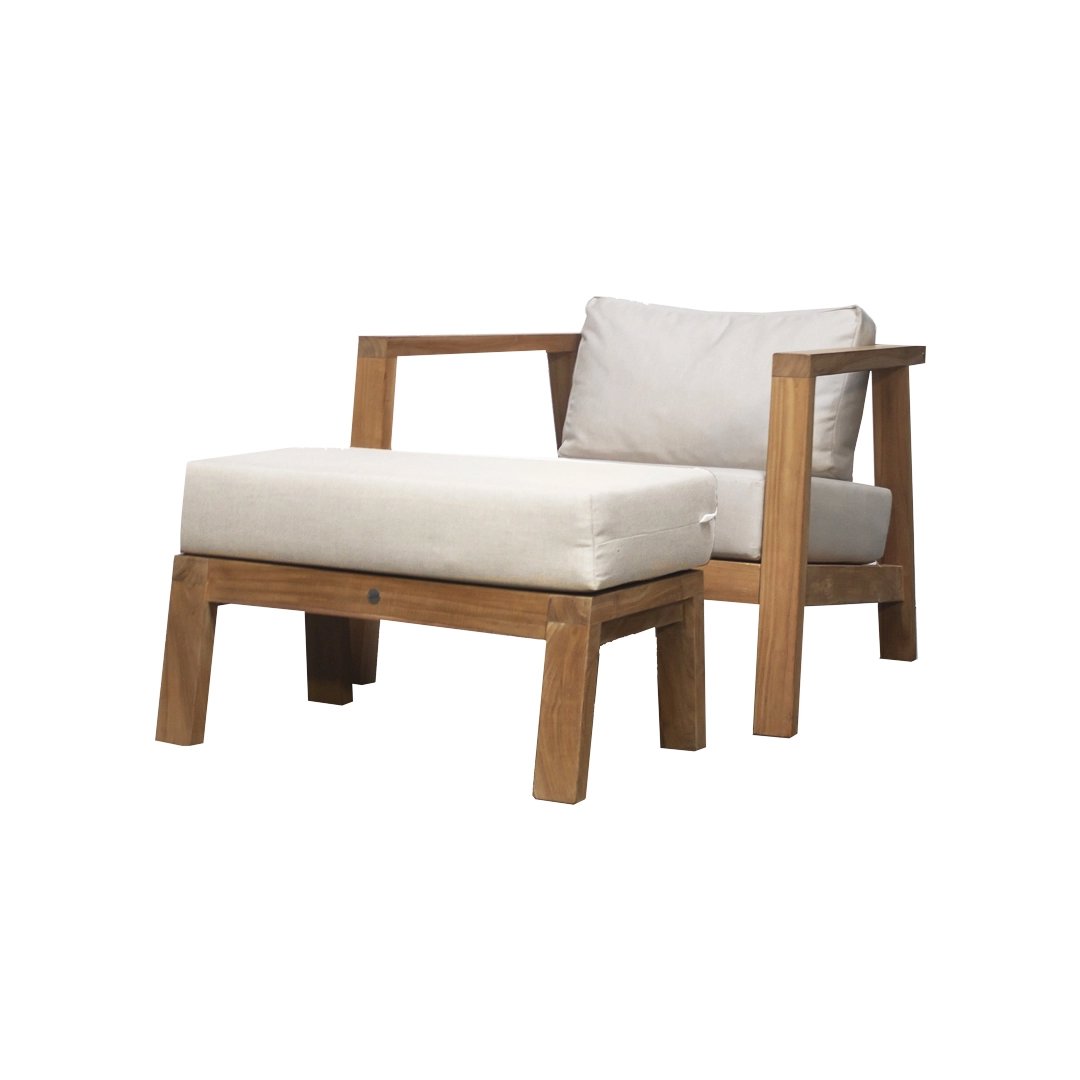 Houten ligstoel buiten JET