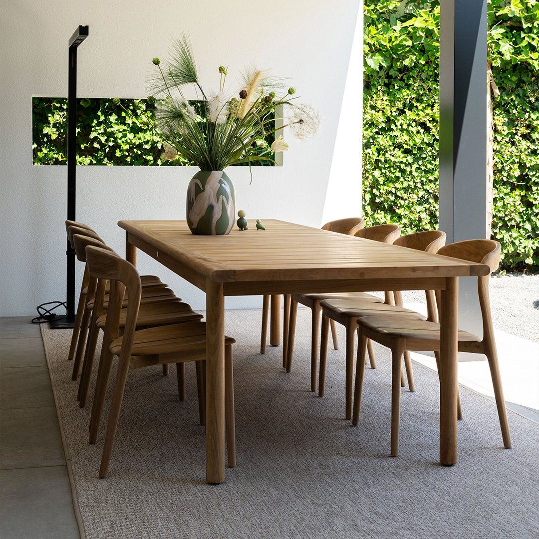 mooie tuinstoel buiten