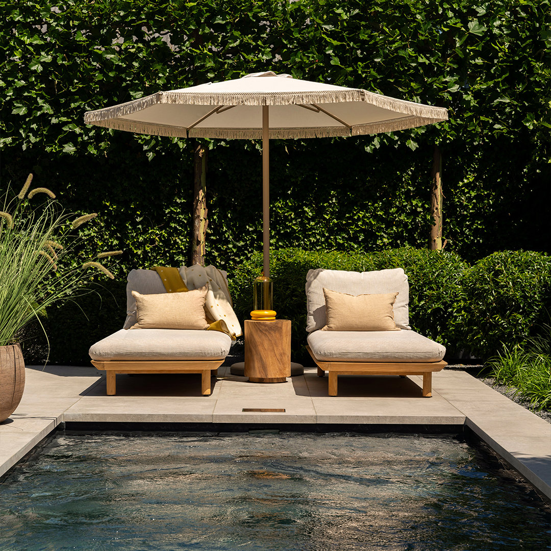 teak tafeltje buiten