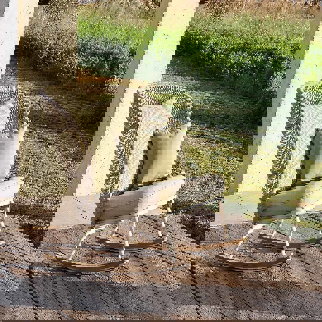 witte schommel tuinstoel