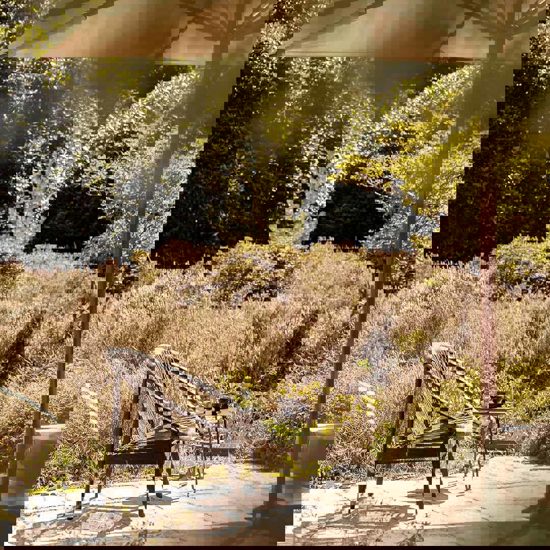 zwart stalen tafeltje tuin