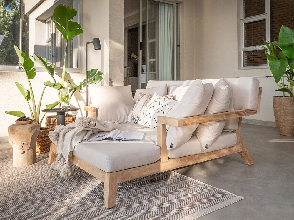 design loungebed voor in de tuin