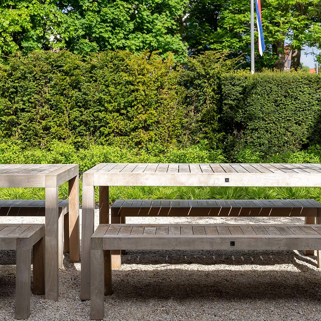 Tuinset eettafel met bank