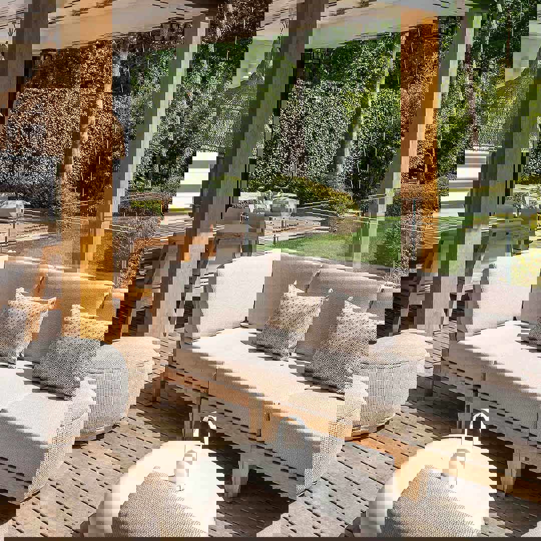 beige sierkussen tuin