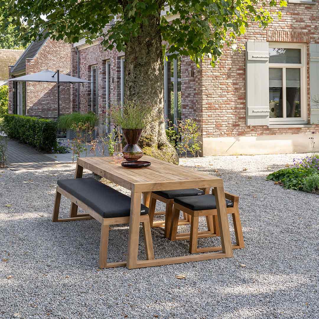 tuinset met bank en stoelen