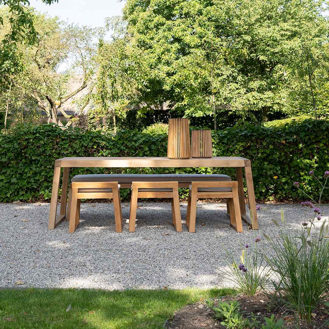 luxe tuintafel met krukken