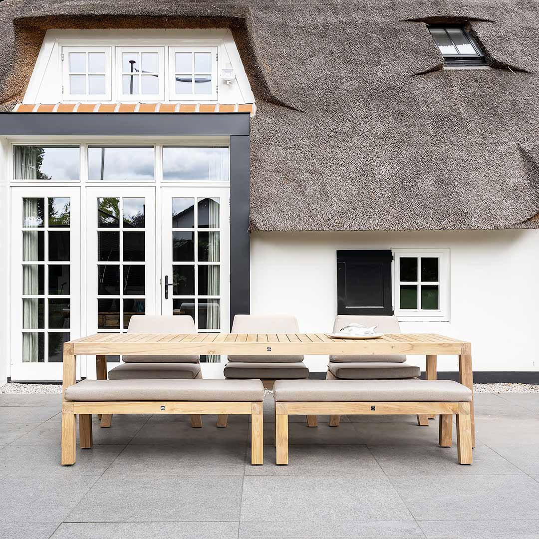 tuintafel met banken en stoelen hout