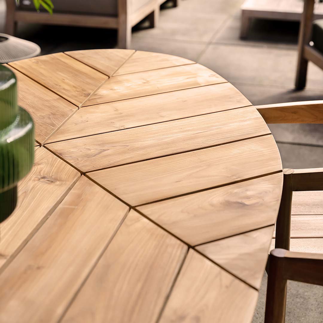 kiezelvormige tuintafel hout